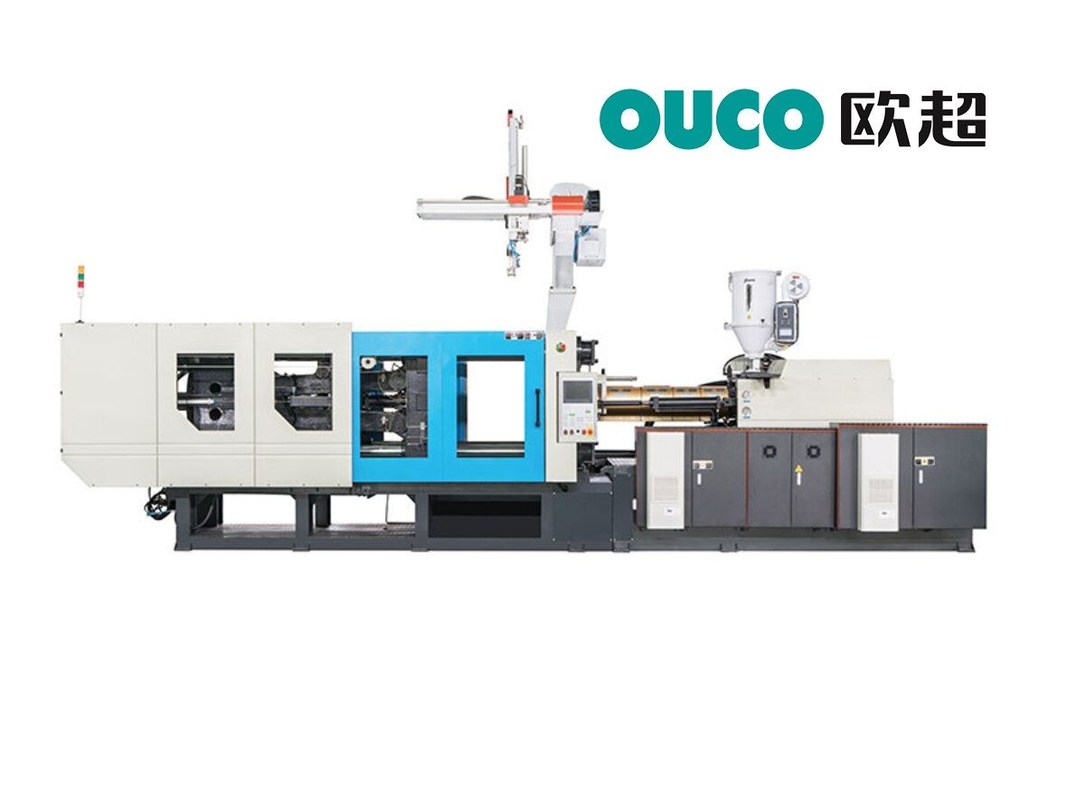 TUV Horizontal 200 Ton Injection Molding Machine With Robot Arm